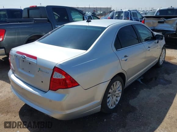 ✅ 2011 Ford Fusion Hybrid • VIN: 3FADP0L32BR345235 • Lot: 42322127. Listed on IAAI with 120,968 mi. Free auction sales archive from the USA and detailed vehicle history report at DreamBid. Image 4.