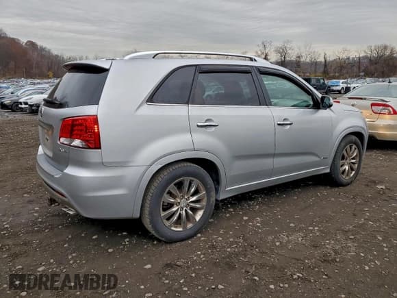 ✅ 2011 Kia Sorento SX • VIN: 5XYKWDA27BG097581 • Lot: 94390365. Wystawiony na Copart z przebiegiem 185 381 mil. Bezpłatny archiwum sprzedaży aukcyjnych z USA i szczegółowy raport historii pojazdu na DreamBid. Zdjęcie 3.