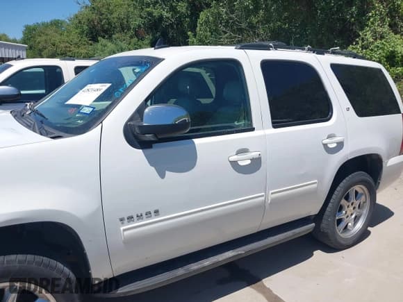 ✅ 2014 Chevrolet Tahoe LT • VIN: 1GNSCBE03ER213054 • Lot: 42821489. Listed on IAAI with 166,689 mi. Free auction sales archive from the USA and detailed vehicle history report at DreamBid. Image 14.