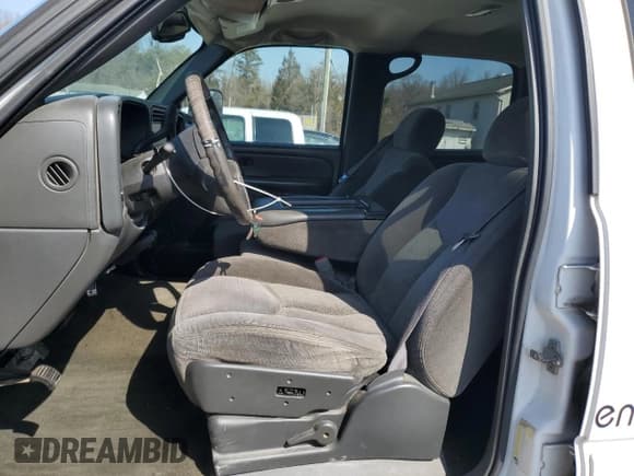 ✅ 2006 Chevrolet Silverado 2500HD LT2 • VIN: 1GCHK23D06F146802 • Lot: 46215855. Wystawiony na Copart z przebiegiem 296 034 mil. Bezpłatny archiwum sprzedaży aukcyjnych z USA i szczegółowy raport historii pojazdu na DreamBid. Zdjęcie 7.