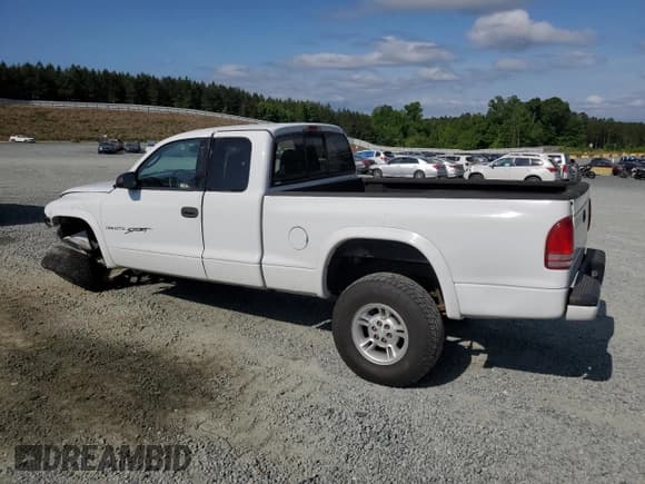 ✅ 2000 Dodge Dakota SLT • VIN: 1B7GG22X0YS554137 • Lot: 54960385. Wystawiony na Copart z przebiegiem 162 889 mil. Bezpłatny archiwum sprzedaży aukcyjnych z USA i szczegółowy raport historii pojazdu na DreamBid. Zdjęcie 2.