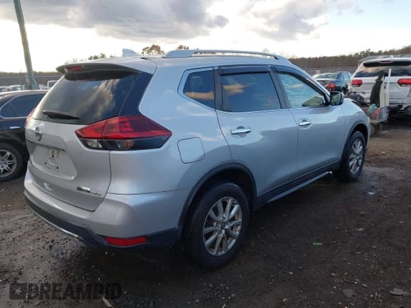✅ 2019 Nissan Rogue S • VIN: 5N1AT2MV8KC840084 • Lot: 43768746. Wystawiony na IAAI z przebiegiem 112 183 mil. Bezpłatny archiwum sprzedaży aukcyjnych z USA i szczegółowy raport historii pojazdu na DreamBid. Zdjęcie 4.