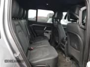 ✅ 2023 Land Rover Defender X-Dynamic SE • VIN: SALE2FEUXP2187074 • Lot: 43392934. Wystawiony na Copart z przebiegiem 8 488 mil. Bezpłatny archiwum sprzedaży aukcyjnych z USA i szczegółowy raport historii pojazdu na DreamBid. Zdjęcie 11.