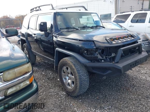 ✅ 2007 Toyota FJ Cruiser • VIN: JTEBU11F570027108 • Lot: 43755728. Wystawiony na IAAI z przebiegiem 189 703 mil. Bezpłatny archiwum sprzedaży aukcyjnych z USA i szczegółowy raport historii pojazdu na DreamBid. Zdjęcie 1.