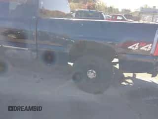 2005 Chevrolet Silverado 1500 Z71 с VIN 2GCEK19B351262133, выставлен на аукционе IAAI как лот 43432118 с пробегом 230 476 миль миль и . История ставок и продаж доступна на DreamBid. Изображение 6.