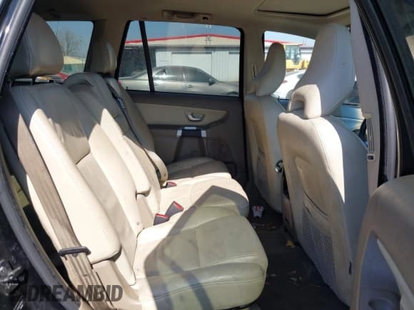 ✅ 2013 Volvo XC90 Premier Plus • VIN: YV4952CZ9D1668990 • Lot: 41757093. Wystawiony na IAAI z przebiegiem 120 792 mil. Bezpłatny archiwum sprzedaży aukcyjnych z USA i szczegółowy raport historii pojazdu na DreamBid. Zdjęcie 8.