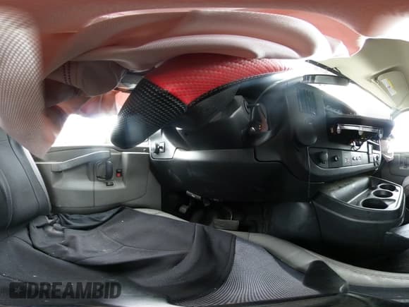 ✅ 2019 Chevrolet Express Cargo • VIN: 1GCWGAFP9K1254643 • Lot: 42712912. Wystawiony na IAAI z przebiegiem 84 123 mil. Bezpłatny archiwum sprzedaży aukcyjnych z USA i szczegółowy raport historii pojazdu na DreamBid. Zdjęcie 18.