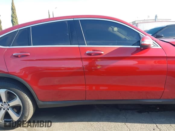 ✅ 2017 Mercedes-Benz GLC 300 • VIN: WDC0J4KB2HF199414 • Лот: 41964816. Опубликован ранее на IAAI с пробегом Не указан. Бесплатный доступ к архиву аукционных продаж из США и подробный отчёт об истории автомобиля на DreamBid. Изображение 14.