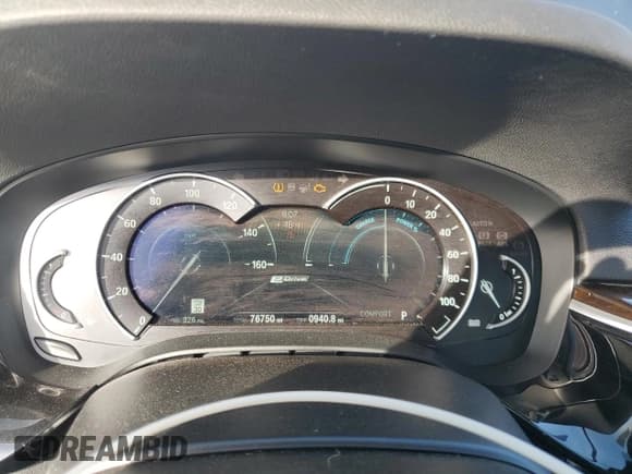 ✅ 2019 BMW 5 Series 530e xDrive • VIN: WBAJB1C5XKB375202 • Лот: 82551725. Опубликован ранее на Copart с пробегом 76 750 миль. Бесплатный доступ к архиву аукционных продаж из США и подробный отчёт об истории автомобиля на DreamBid. Изображение 9.