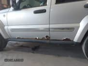 ✅ 2005 Jeep Liberty Limited • VIN: 1J4GL58K85W695397 • Lot: 43564860. Wystawiony na IAAI z przebiegiem 162 713 mil. Bezpłatny archiwum sprzedaży aukcyjnych z USA i szczegółowy raport historii pojazdu na DreamBid. Zdjęcie 6.