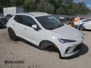 ✅ 2024 Buick Encore GX Sport Touring • VIN: KL4AMDSL0RB206969 • Lot: 54574625. Wystawiony na Copart z przebiegiem 6 251 mil. Bezpłatny archiwum sprzedaży aukcyjnych z USA i szczegółowy raport historii pojazdu na DreamBid. Zdjęcie 4.