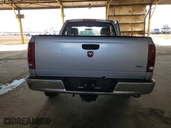 2005 Dodge 1500 SLT z VIN 1D7HA16D55J564668, wystawiony jako Copart lot #50175915 z przebiegiem 124 616 mil mil oraz Szkoda całkowita • Salvage title. Historia ofert i sprzedaży dostępna na DreamBid. Obrazek 6.