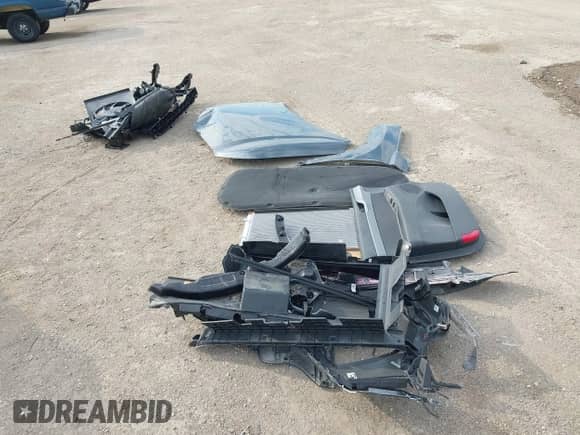 2025 Hyundai Palisade XRT with VIN KM8R34GE6SU892057, listed as a IAAI auction lot 43053676 with 5,498 mi miles and . Bid and sale history available at DreamBid. Image 18.