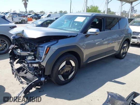 ✅ 2024 Kia EV9 Light Long Range • VIN: KNDAB5S11R6030524 • Lot: 42214513. Listed on IAAI with 10,079 mi. Free auction sales archive from the USA and detailed vehicle history report at DreamBid. Image 17.