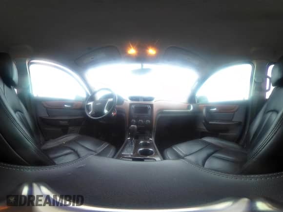 2017 Chevrolet Traverse LT z VIN 1GNKRGKD2HJ205761, wystawiony jako IAAI lot #43362483 z przebiegiem 89 450 mil mil oraz . Historia ofert i sprzedaży dostępna na DreamBid. Obrazek 20.