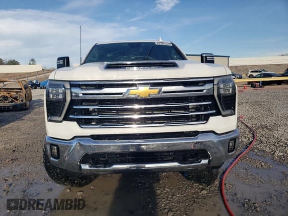 ✅ 2024 Chevrolet Silverado 2500HD • VIN: 2GC1YPEY6R1104854 • Lot: 49789305. Wystawiony na Copart z przebiegiem Nie podano. Bezpłatny archiwum sprzedaży aukcyjnych z USA i szczegółowy raport historii pojazdu na DreamBid. Zdjęcie 5.