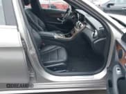 ✅ 2019 Mercedes-Benz C 300 • VIN: 55SWF8EBXKU318356 • Lot: 38609115. Wystawiony na IAAI z przebiegiem 47 860 mil. Bezpłatny archiwum sprzedaży aukcyjnych z USA i szczegółowy raport historii pojazdu na DreamBid. Zdjęcie 5.