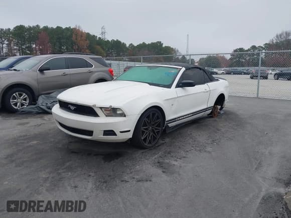 ✅ 2012 Ford Mustang V6 • VIN: 1ZVBP8EMXC5273420 • Lot: 43741870. Wystawiony na IAAI z przebiegiem 225 666 mil. Bezpłatny archiwum sprzedaży aukcyjnych z USA i szczegółowy raport historii pojazdu na DreamBid. Zdjęcie 18.
