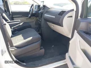 ✅ 2008 Dodge Grand Caravan SE • VIN: 2D8HN44H98R673397 • Lot: 43531615. Wystawiony na IAAI z przebiegiem 268 146 mil. Bezpłatny archiwum sprzedaży aukcyjnych z USA i szczegółowy raport historii pojazdu na DreamBid. Zdjęcie 5.