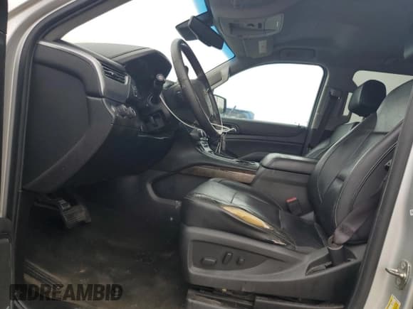 ✅ 2017 Chevrolet Suburban LT • VIN: 1GNSKHKC6HR167227 • Lot: 84233055. Wystawiony na Copart z przebiegiem 165 659 mil. Bezpłatny archiwum sprzedaży aukcyjnych z USA i szczegółowy raport historii pojazdu na DreamBid. Zdjęcie 7.