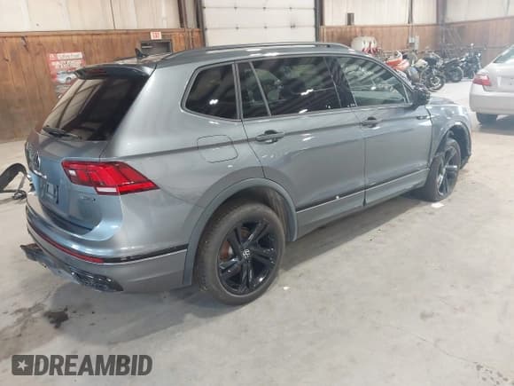 ✅ 2024 Volkswagen Tiguan SE R-Line Black • VIN: 3VV8B7AX9RM124104 • Lot: 42723148. Wystawiony na IAAI z przebiegiem 11 933 mil. Bezpłatny archiwum sprzedaży aukcyjnych z USA i szczegółowy raport historii pojazdu na DreamBid. Zdjęcie 4.