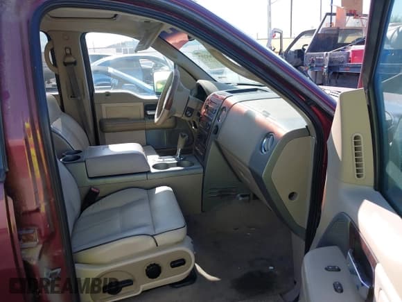 ✅ 2006 Lincoln Mark LT • VIN: 5LTPW18566FJ23968 • Lot: 42632187. Wystawiony na IAAI z przebiegiem 120 230 mil. Bezpłatny archiwum sprzedaży aukcyjnych z USA i szczegółowy raport historii pojazdu na DreamBid. Zdjęcie 5.