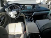 ✅ 2019 Kia Sedona EX • VIN: KNDMC5C11K6570485 • Lot: 69023255. Wystawiony na Copart z przebiegiem 110 223 mil. Bezpłatny archiwum sprzedaży aukcyjnych z USA i szczegółowy raport historii pojazdu na DreamBid. Zdjęcie 8.