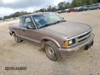 1996 Chevrolet S-10 LS с VIN 1GCCS19X0T8230365, выставлен на аукционе Copart как лот 73226094 с пробегом 194 758 миль миль и Списание • Salvage title. История ставок и продаж доступна на DreamBid. Изображение 4.