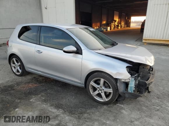 ✅ 2013 Volkswagen Golf w/Conv & Sunroof • VIN: WVWBB7AJ8DW030918 • Лот: 83351604. Опубликован ранее на Copart с пробегом 147 554 миль. Бесплатный доступ к архиву аукционных продаж из США и подробный отчёт об истории автомобиля на DreamBid. Изображение 4.