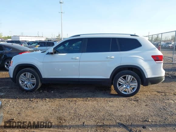 ✅ 2019 Volkswagen Atlas SE • VIN: 1V2UR2CA2KC526301 • Lot: 42107033. Listed on IAAI with 92,089 mi. Free auction sales archive from the USA and detailed vehicle history report at DreamBid. Image 14.