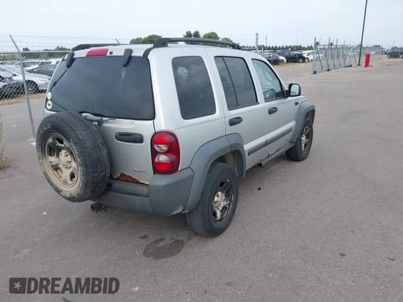 ✅ 2006 Jeep Liberty Sport • VIN: 1J4GL48KX6W280030 • Лот: 43332503. Опубликован ранее на IAAI с пробегом 254 679 миль. Бесплатный доступ к архиву аукционных продаж из США и подробный отчёт об истории автомобиля на DreamBid. Изображение 4.