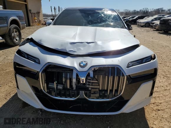 ✅ 2023 BMW 7 Series 760i xDrive • VIN: WBA33EJ06PCM56607 • Лот: 47292025. Опубликован ранее на Copart с пробегом 24 064 миль. Бесплатный доступ к архиву аукционных продаж из США и подробный отчёт об истории автомобиля на DreamBid. Изображение 5.