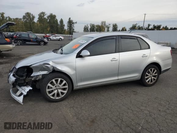 ✅ 2010 Volkswagen Jetta SE • VIN: 3VWRZ7AJ4AM156745 • Lot: 90886425. Listed on Copart with 145,292 mi. Free auction sales archive from the USA and detailed vehicle history report at DreamBid. Image 1.