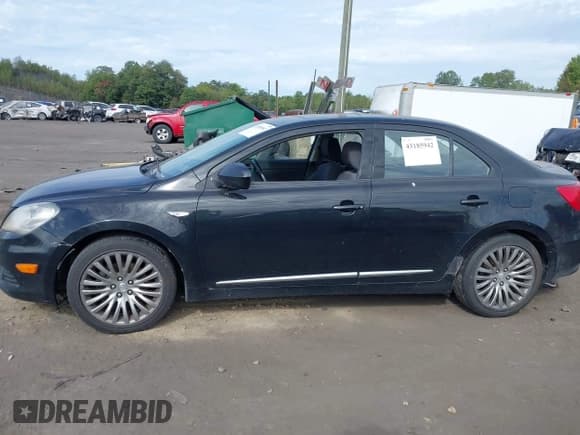 ✅ 2010 Suzuki Kizashi • VIN: JS2RE9A57A6101001 • Лот: 43185942. Опубликован ранее на IAAI с пробегом 337 312 миль. Бесплатный доступ к архиву аукционных продаж из США и подробный отчёт об истории автомобиля на DreamBid. Изображение 6.