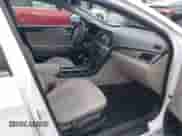 2016 Hyundai Sonata 2.4L z VIN 5NPE24AF9GH405653, wystawiony jako IAAI lot #41835115 z przebiegiem 103 840 mil mil oraz . Historia ofert i sprzedaży dostępna na DreamBid. Obrazek 5.