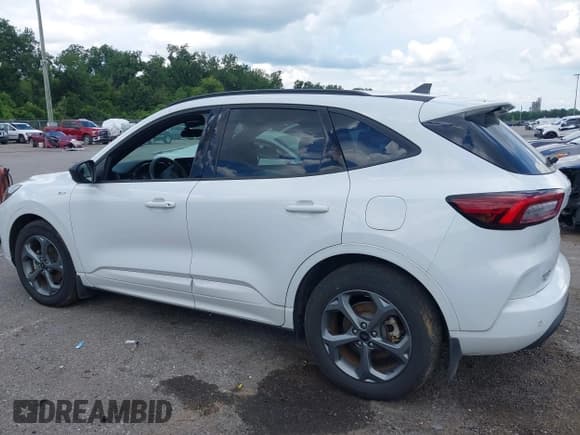 ✅ 2023 Ford Escape ST-Line • VIN: 1FMCU0MZ9PUB47619 • Лот: 42946883. Опубликован ранее на IAAI с пробегом 23 312 миль. Бесплатный доступ к архиву аукционных продаж из США и подробный отчёт об истории автомобиля на DreamBid. Изображение 14.