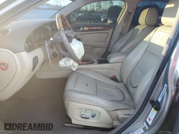 ✅ 2008 Jaguar XJ Vanden Plas • VIN: SAJWA82B18SH28807 • Lot: 42571155. Wystawiony na Copart z przebiegiem 97 548 mil. Bezpłatny archiwum sprzedaży aukcyjnych z USA i szczegółowy raport historii pojazdu na DreamBid. Zdjęcie 7.