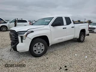 ✅ 2025 Toyota Tundra SR • VIN: 5TFKB5AA5SX044285 • Лот: 50543045. Опубликован ранее на Copart с пробегом 5 928 миль. Бесплатный доступ к архиву аукционных продаж из США и подробный отчёт об истории автомобиля на DreamBid. Изображение 1.