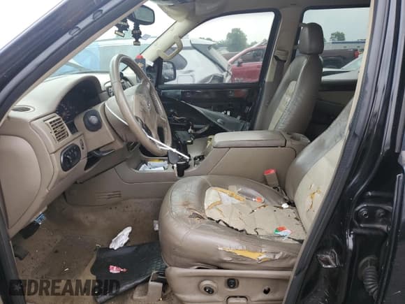 ✅ 2005 Ford Explorer Eddie Bauer • VIN: 1FMDU74EX5UA51442 • Lot: 67063695. Wystawiony na Copart z przebiegiem 207 428 mil. Bezpłatny archiwum sprzedaży aukcyjnych z USA i szczegółowy raport historii pojazdu na DreamBid. Zdjęcie 7.