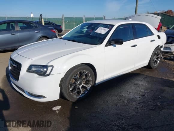 ✅ 2018 Chrysler 300 Touring L • VIN: 2C3CCAAG7JH191598 • Лот: 43531950. Опубликован ранее на IAAI с пробегом 108 388 миль. Бесплатный доступ к архиву аукционных продаж из США и подробный отчёт об истории автомобиля на DreamBid. Изображение 20.