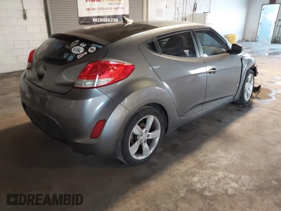 ✅ 2013 Hyundai Veloster w/Gray Int • VIN: KMHTC6AD4DU117924 • Lot: 41339465. Wystawiony na IAAI z przebiegiem 156 004 mil. Bezpłatny archiwum sprzedaży aukcyjnych z USA i szczegółowy raport historii pojazdu na DreamBid. Zdjęcie 4.