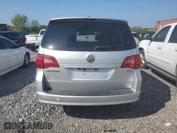 ✅ 2011 Volkswagen Routan SEL • VIN: 2V4RW5DG4BR750185 • Lot: 71784014. Wystawiony na Copart z przebiegiem 139 900 mil. Bezpłatny archiwum sprzedaży aukcyjnych z USA i szczegółowy raport historii pojazdu na DreamBid. Zdjęcie 6.
