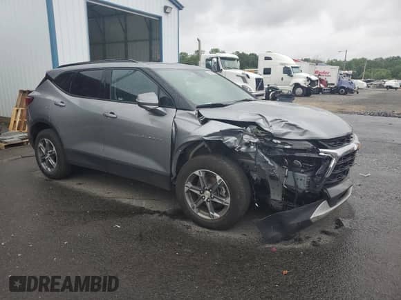 2024 Chevrolet Blazer LT z VIN 3GNKBJR42RS197992, wystawiony jako Copart lot #57789425 z przebiegiem 29 108 mil mil oraz Szkoda całkowita • Salvage title. Historia ofert i sprzedaży dostępna na DreamBid. Obrazek 4.