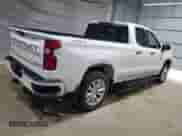 2021 Chevrolet Silverado 1500 Custom z VIN 1GCRYBEH7MZ184641, wystawiony jako Copart lot #59917005 z przebiegiem 59 255 mil mil oraz Szkoda całkowita • Salvage title. Historia ofert i sprzedaży dostępna na DreamBid. Obrazek 3.