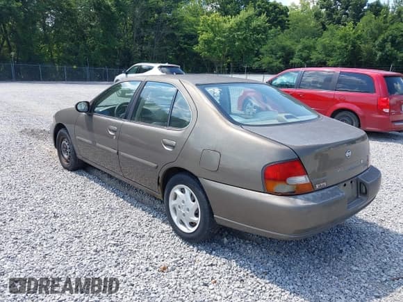 ✅ 1999 Nissan Altima XE • VIN: 1N4DL01D9XC247672 • Lot: 42645751. Listed on IAAI with 249,729 mi. Free auction sales archive from the USA and detailed vehicle history report at DreamBid. Image 3.