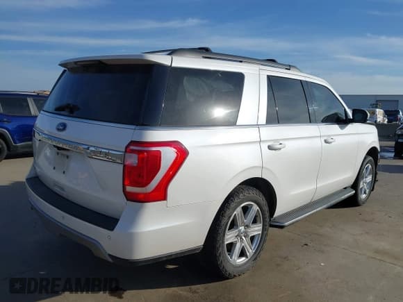 ✅ 2018 Ford Expedition XLT • VIN: 1FMJU1HT5JEA18863 • Lot: 41815687. Wystawiony na IAAI z przebiegiem 96 544 mil. Bezpłatny archiwum sprzedaży aukcyjnych z USA i szczegółowy raport historii pojazdu na DreamBid. Zdjęcie 4.