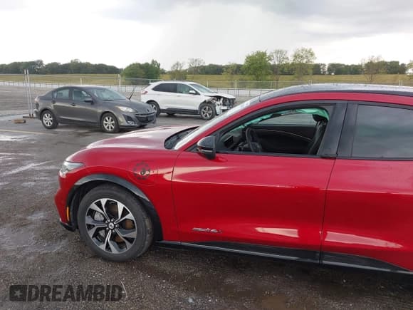 ✅ 2023 Ford Mustang Mach-E Premium • VIN: 3FMTK3SU8PMA89330 • Лот: 43224998. Опубликован ранее на IAAI с пробегом Не указан. Бесплатный доступ к архиву аукционных продаж из США и подробный отчёт об истории автомобиля на DreamBid. Изображение 22.