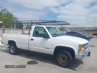 1999 Chevrolet Silverado 2500 z VIN 1GCGC24R4XF037800, wystawiony jako IAAI lot #42047788 z przebiegiem 150 234 mil mil oraz . Historia ofert i sprzedaży dostępna na DreamBid. Obrazek 1.