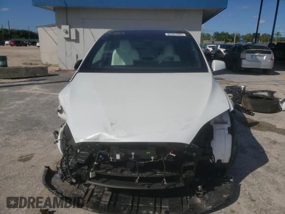 ✅ 2022 Tesla Model X • VIN: 7SAXCDE54NF364774 • Lot: 82361985. Wystawiony na Copart z przebiegiem 10 404 mil. Bezpłatny archiwum sprzedaży aukcyjnych z USA i szczegółowy raport historii pojazdu na DreamBid. Zdjęcie 5.