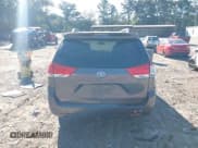 ✅ 2013 Toyota Sienna LE • VIN: 5TDKK3DCXDS368214 • Lot: 43356515. Wystawiony na IAAI z przebiegiem 97 143 mil. Bezpłatny archiwum sprzedaży aukcyjnych z USA i szczegółowy raport historii pojazdu na DreamBid. Zdjęcie 16.